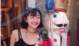 抖音网红雅典娜吃瓜