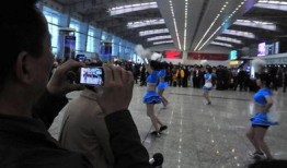 爆料大连机场视频,惊现惊人一幕！