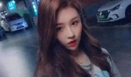 抖音网红雅典娜吃瓜