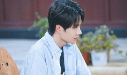 娱乐大爆料王一博孟子义,甜蜜互动引热议，幕后故事揭秘！